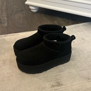 Ugg ultra mini platform in black size 8 worn twice